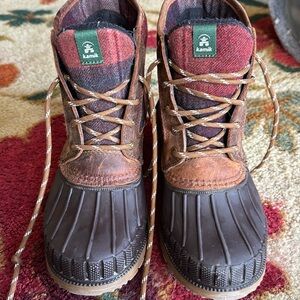 Kamik waterproof winter boots, plaid, excellent condition.